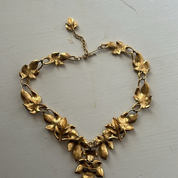 VINTAGE TRIFARI KUNIO MATSUMOTO GOLD TONE LEAF NECKLACE - Picture 3 of 3
